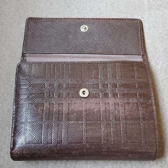 Burberry Tri-fold Wallet Dark Brown Leather Embossed Check With Kiss Lock - Picture 2 of 12